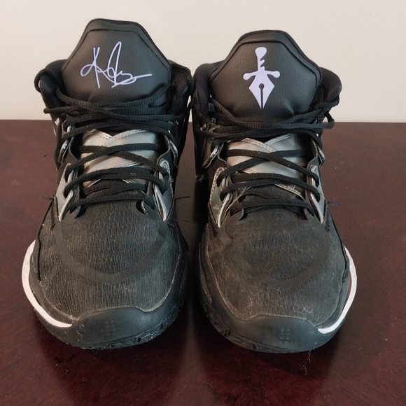 Nike Kyrie Infinity Black Metallic Silver Sneaker Size 11 - Picture 2 of 5